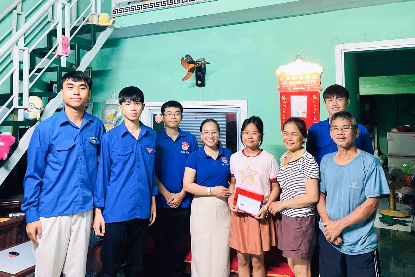 Ngay sau đó, Đoàn phường và các Chi đoàn khu dân cư đã triển khai tặng học bổng cho gần 30 em học sinh khó khăn, vượt khó học tốt trên địa bàn phường. Thời gian tới, Đoàn phường sẽ nhân rộng mô hình, triển khai 2 lần/năm vào dịp hè và dịp Tết Nguyên đán. "Chúng tôi mong muốn mô hình này được tiếp tục triển khai, nhân rộng ở các địa bàn khu dân cư để ngày càng nhiều em nhỏ khó khăn được tiếp sức, góp phần giáo dục, lan tỏa ý thức trách nhiệm với cộng đồng", chị Lê nói.