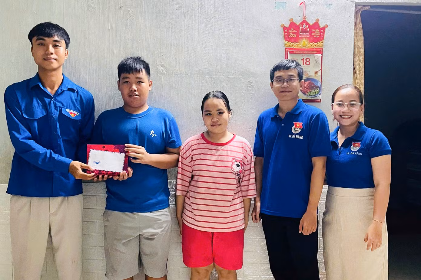 Ngay sau đó, Đoàn phường và các Chi đoàn khu dân cư đã triển khai tặng học bổng cho gần 30 em học sinh khó khăn, vượt khó học tốt trên địa bàn phường. Thời gian tới, Đoàn phường sẽ nhân rộng mô hình, triển khai 2 lần/năm vào dịp hè và dịp Tết Nguyên đán. "Chúng tôi mong muốn mô hình này được tiếp tục triển khai, nhân rộng ở các địa bàn khu dân cư để ngày càng nhiều em nhỏ khó khăn được tiếp sức, góp phần giáo dục, lan tỏa ý thức trách nhiệm với cộng đồng", chị Lê nói.