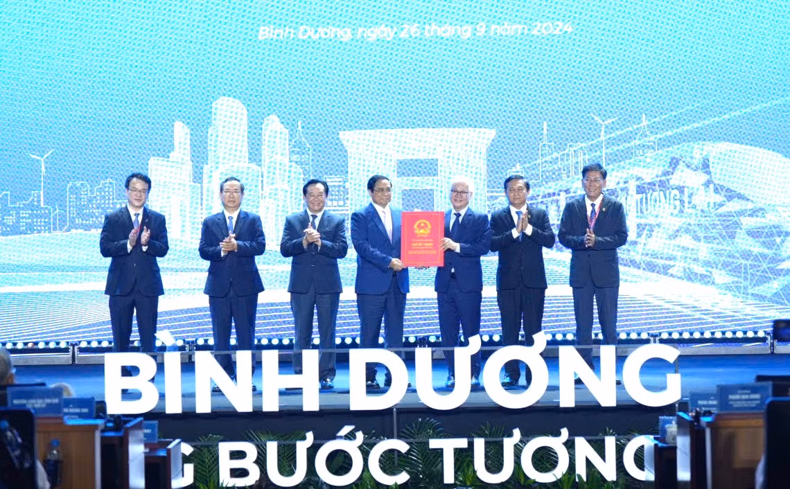 Thủ tướng Phạm Minh Chính trao quyết định quy hoạch tỉnh Bình Dương.