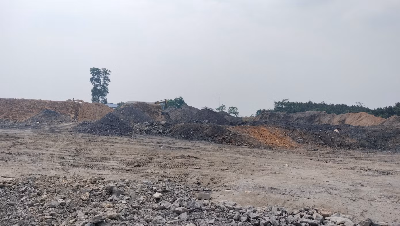 Đến ngày 7/3, UBND xã Xuân Ái tiến hành kiểm tra việc khắc phục trên. Tại thời điểm kiểm tra, máy móc, phương tiện đã dừng hoạt động. Tuy nhiên, tại khu vực đất của ông Nguyễn Chí Giáp (trú tại thôn Yên Thành, xã Yên Hợp), vẫn ghi nhận có hành vi san gạt đất trái phép, hủy hoại đất.