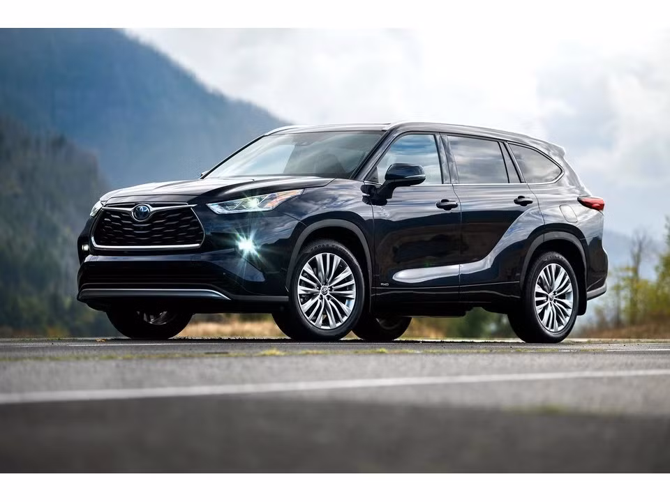 10. Toyota Highlander Hybrid – 75 điểm.