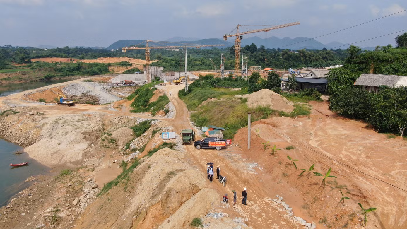 Trước đó, tháng 11/2022, Công ty Cổ phần Sông Đà 6 bị Cục thuế TP Hà Nội cưỡng chế thuế bằng cách ngưng sử dụng hóa đơn vì nợ kéo dài với số tiền hơn 8 tỷ đồng. Ngoài ra, công ty này cũng nợ 30 tháng bảo hiểm của 278 lao động với số tiền hơn 19 tỷ đồng.