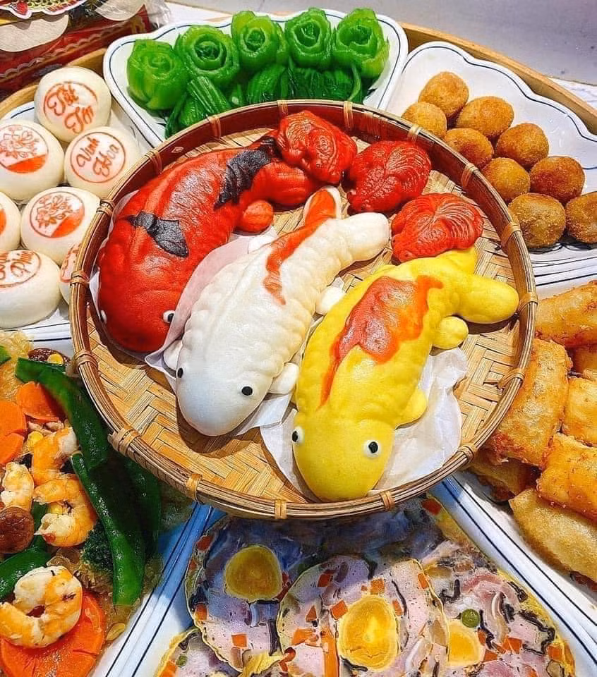 Được nhiều khách hàng yêu thích và lựa chọn nhất là set bánh gồm cá chép lớn nhân đậu xanh và 3 cá chép nhỏ, có giá 150.000 đồng.