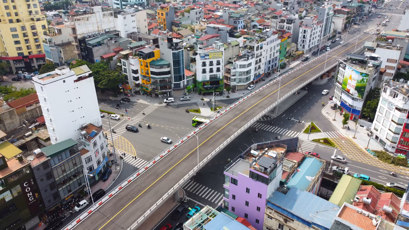 Khởi công từ tháng 12/2018, tuyến đường nối từ Nguyễn Văn Cừ đến Ngọc Thụy (Long Biên) có chiều dài khoảng 1,52km, bắt đầu từ giao điểm với đường Nguyễn Văn Cừ và kết thúc tại ngõ 264 đê Ngọc Thụy.