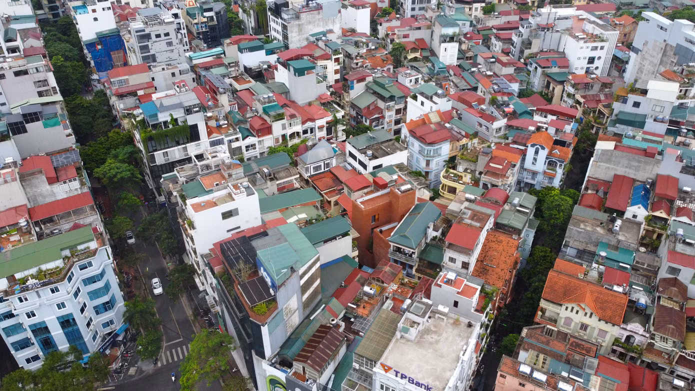 Như vậy, dù hơn 20 năm, số phận của dự án công viên này vẫn còn hàng loạt vướng mắc chưa được tháo gỡ. Với một quận nội thành eo hẹp quỹ đất, khan hiếm công viên, sân chơi cộng đồng như quận Đống Đa, quy hoạch đất xây công viên dù đã có nhưng chưa biết ngày nào hình thành được hạ tầng phục vụ cho đời sống sinh hoạt của người dân.