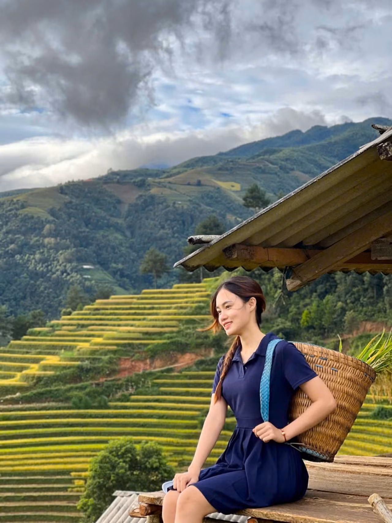 Mù Cang Chải có những góc check-in hấp dẫn người trẻ tuổi, ưa khám phá. Chị Thúy Hiền (Quảng Ninh) chia sẻ: "Mù Cang Chải quá đỗi đẹp và bình yên. Một năm chỉ có thời gian ngắn mới có thể chiêm ngưỡng vẻ đẹp này nên ngay khi vào mùa lúa dù có chút mưa nhưng nhóm mình vẫn lên lịch trình để có thể tới đây trải nghiệm".