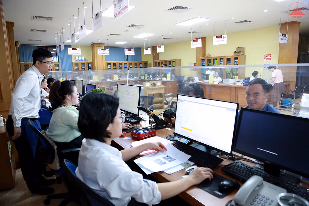 Trung tâm Phục vụ hành chính công tỉnh đã có nhiều hoạt động đẩy mạnh ứng dụng công nghệ thông tin, nâng cao hiệu quả giải quyết thủ tục hành chính cho doanh nghiệp - Ảnh: VP.