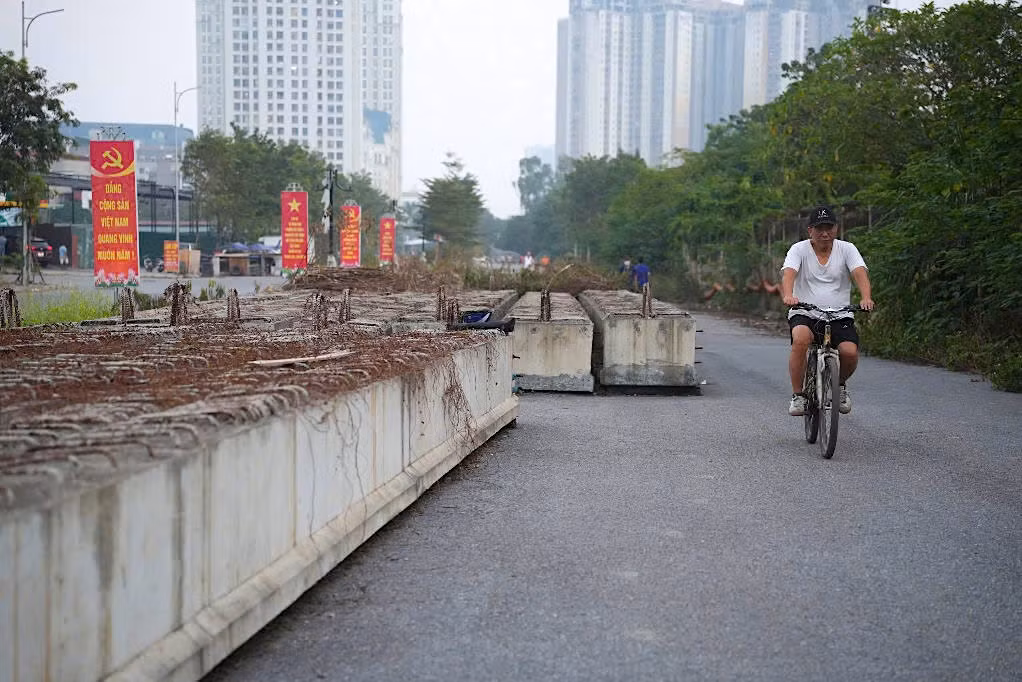 Việc giải phóng mặt bằng dự án đi qua 3 phường vẫn chưa thể thực hiện, thì lại có thay đổi về Luật Đất đai năm 2024 nên các chính sách liên quan đến giải phóng mặt bằng đều phải thực hiện lại. Hiện tại, quận Nam Từ Liêm tiếp tục xin gia hạn lần 2 đến hết năm 2025.