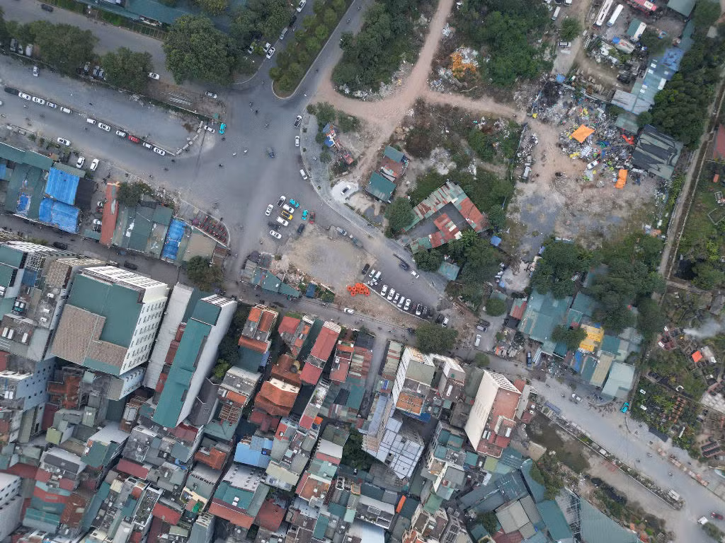 Năm 2014, Hà Nội cho phép UBND quận Nam Từ Liêm chuẩn bị đầu tư Dự án xây dựng đường nối từ đường Đỗ Đức Dục đi đường Mễ Trì (quận Nam Từ Liêm). Điểm đầu tuyến giao với đường Đỗ Đức Dục, điểm cuối tuyến giao với đường Mễ Trì.