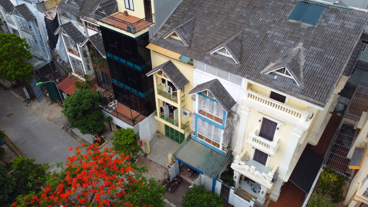 Anh Tùng - một môi giới tại khu vực Hoài Đức cho biết, nhà đẹp hoàn thiện đầy đủ có giá 40 triệu đồng/tháng, 5 tầng, 10 phòng còn căn thô chỉ 8 đến 10 triệu đồng/tháng. Người ở được nhiều mà chi phí đầu tư ít, thuê găm giữ làm nhà trọ chắc chắn sẽ sinh lời.