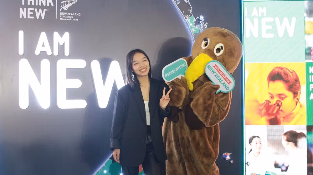 TikTok-er Trúc Linh check-in ngày hội.