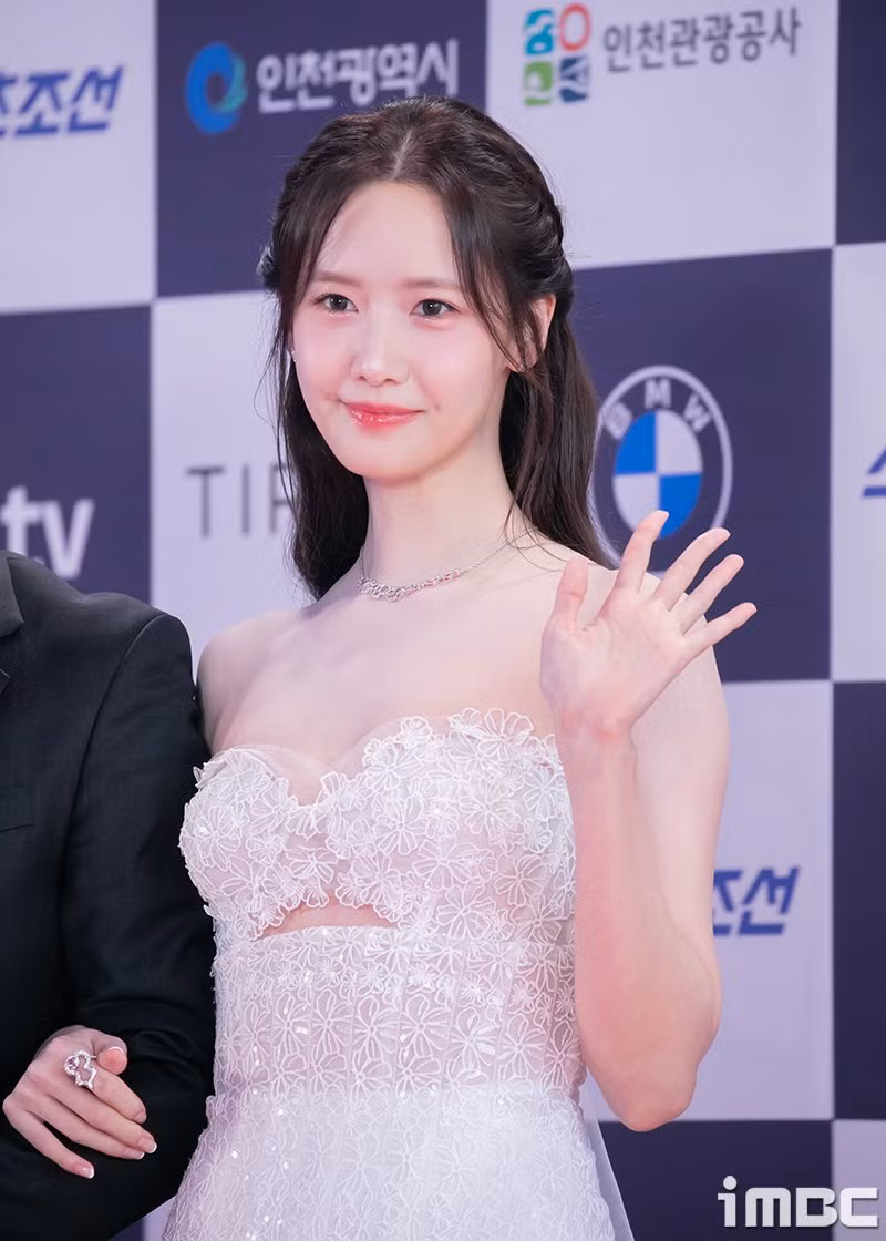 Yoona (SNSD).
