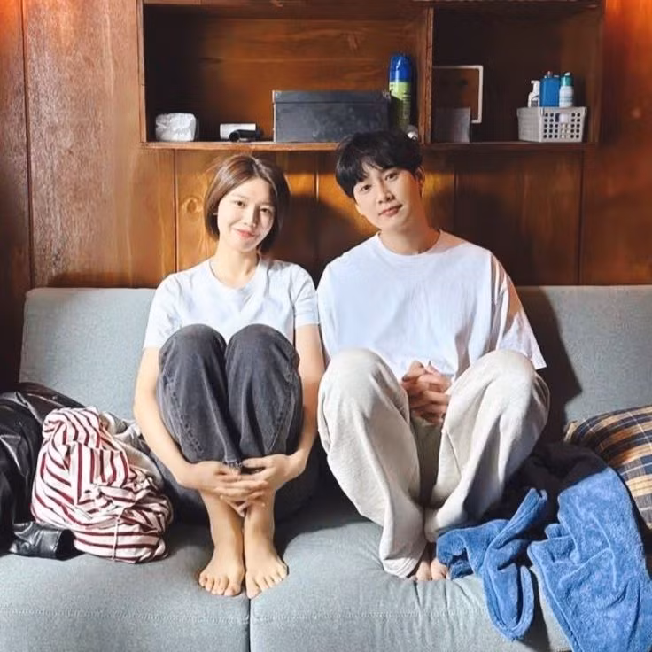 Park Sung Hoon từng đóng với một thành viên SNSD khác là So Young trong Not Others. Park Sung Hoon từng đóng với một thành viên SNSD khác là So Young trong Not Others.