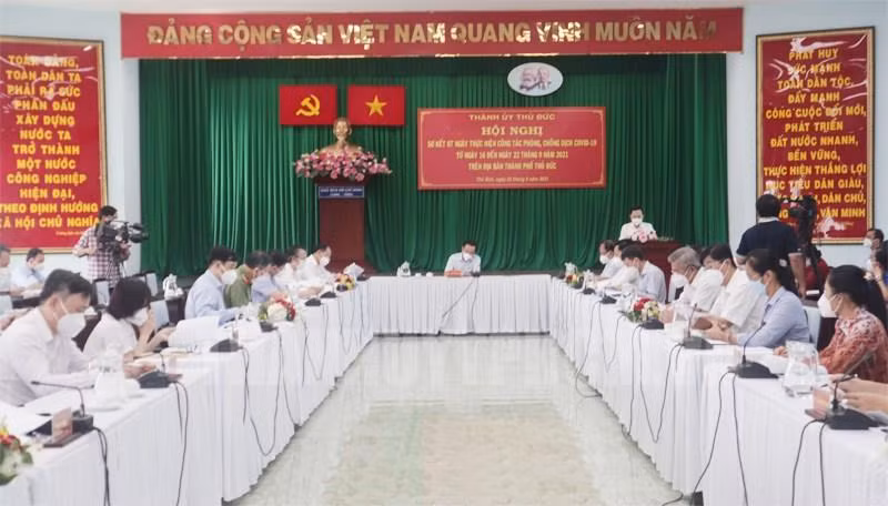 Đoàn công tác của TPHCM do Bí thư Thành ủy Nguyễn Văn Nên làm trưởng đoàn làm việc với lãnh đạo TP Thủ Đức. Ảnh: Thành ủy TPHCM