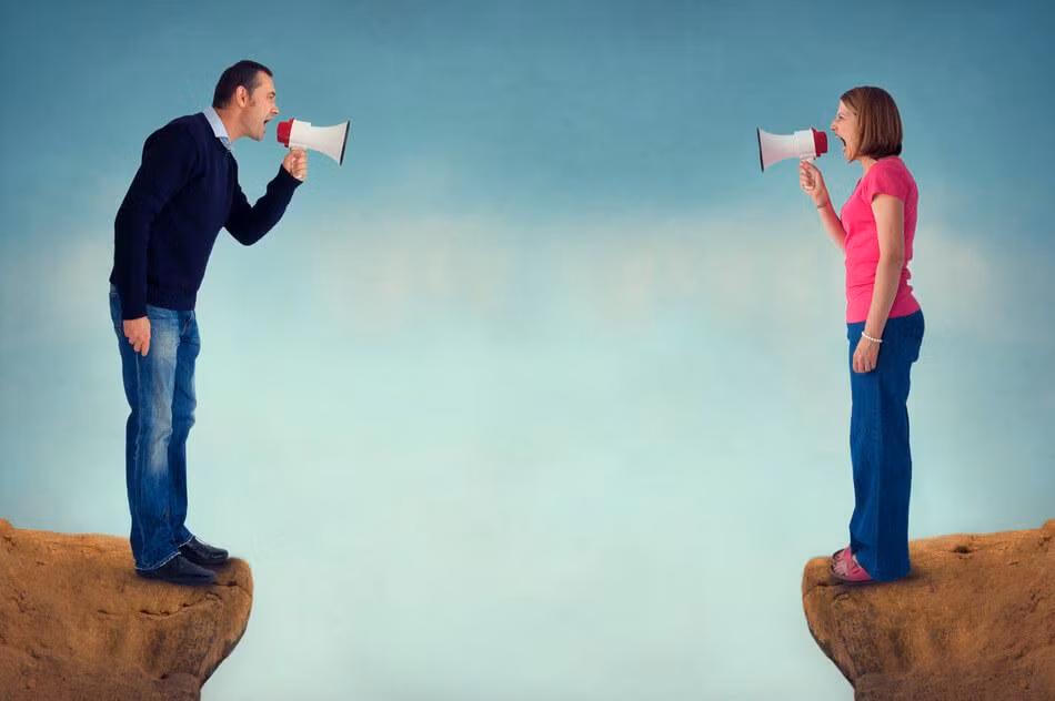 Khoảng cách giữa vợ và chồng được ví như hai cá thể ở hai đỉnh núi, nhiều khi không làm sao tìm được tiếng nói chung.