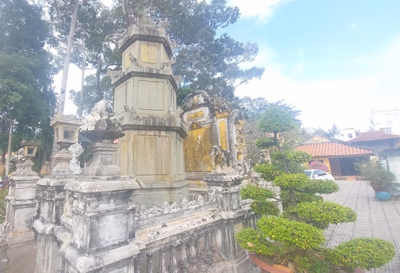 Sau cách mạng Tháng Tám năm 1945, chùa Hội Khánh là trụ sở Hội Phật giáo cứu quốc tỉnh Thủ Dầu Một, đã góp nhiều công sức tâm huyết kể cả xương máu của các nhà tu, Phật tử nhà chùa. Trong cuộc kháng chiến chống ngoại xâm của nhân dân địa phương từ 1953, chùa là trụ sở Phật giáo yêu nước tỉnh Bình Dương và đến 1983 chùa Hội Khánh là trụ sở của tỉnh Hội Phật giáo Bình Dương.