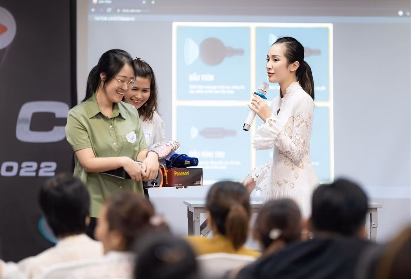 Chị Đào Anh, nickname "Cô Đào livestream" chia sẻ kỹ năng livestream bán hàng