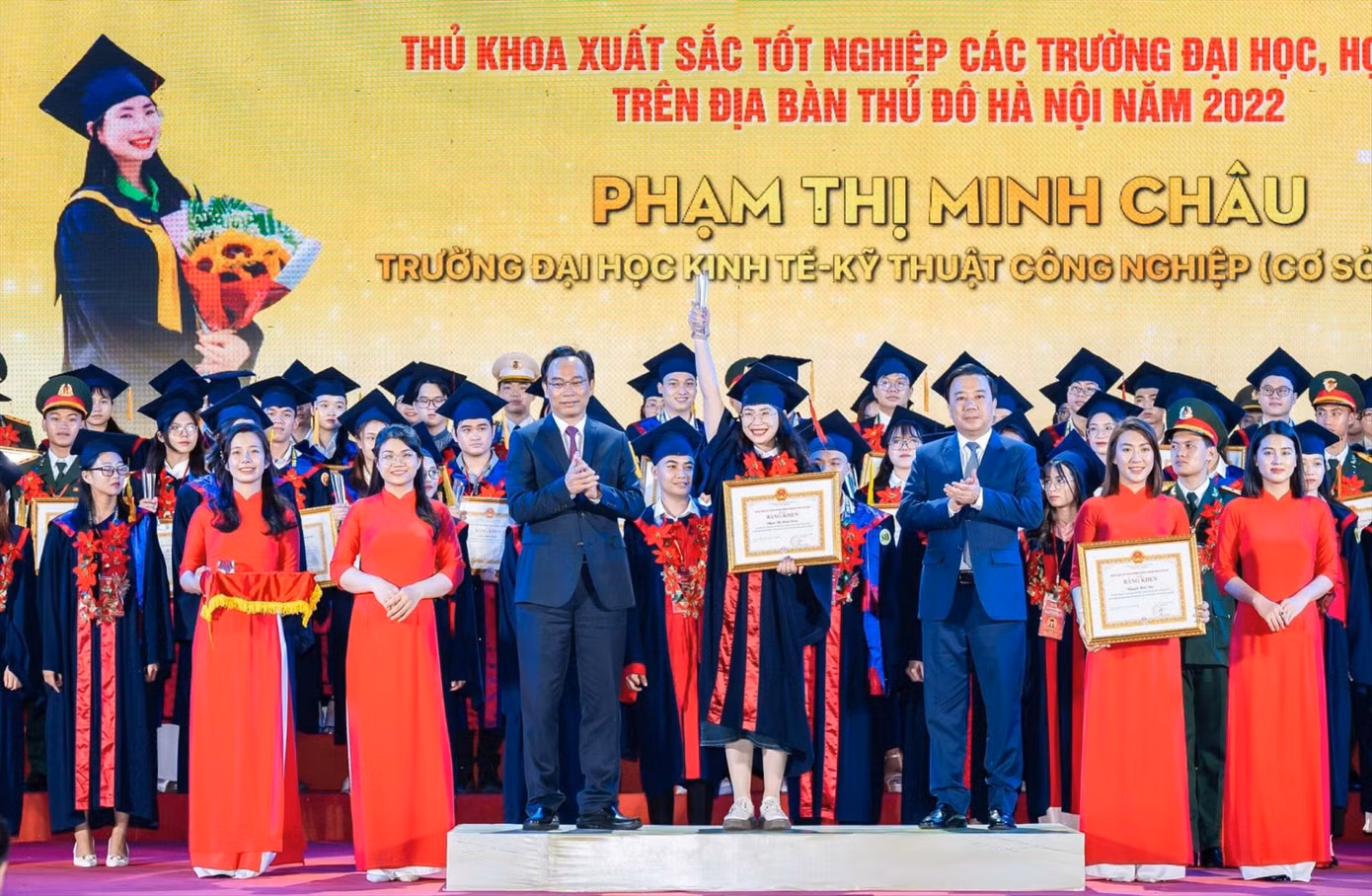 Hà Nội tuyên dương Thủ khoa xuất sắc năm 2022