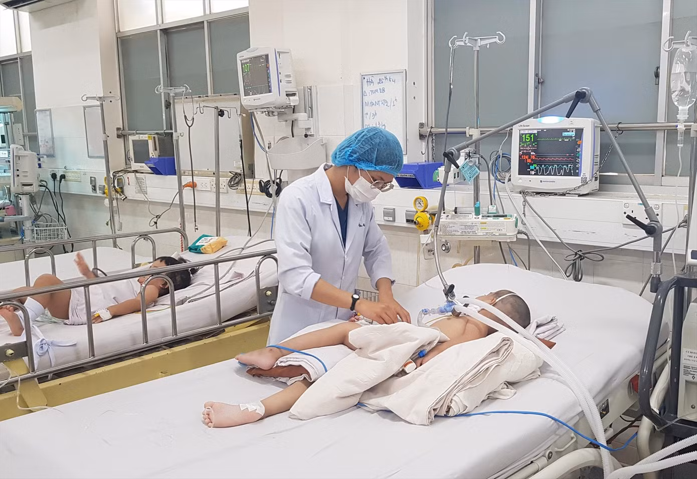 Thiếu vắc xin là nguyên nhân trực tiếp khiến nhiều loại bệnh nguy hiểm ở trẻ gia tăng. Ảnh: Vân Sơn