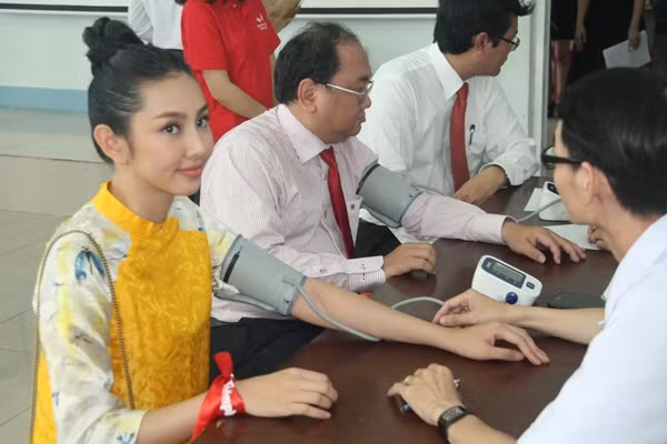 Những hình ảnh nổi bật trong ngày Chủ nhật Đỏ tại TP.HCM ảnh 8