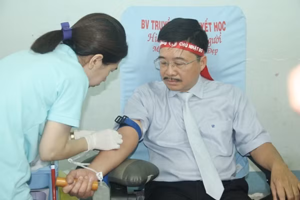 Những hình ảnh nổi bật trong ngày Chủ nhật Đỏ tại TP.HCM ảnh 9