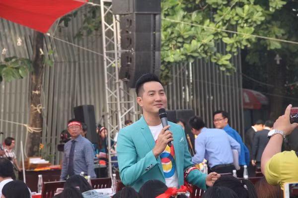 Những hình ảnh nổi bật trong ngày Chủ nhật Đỏ tại TP.HCM ảnh 2