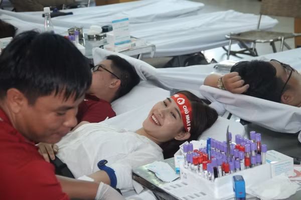 Những hình ảnh nổi bật trong ngày Chủ nhật Đỏ tại TP.HCM ảnh 10