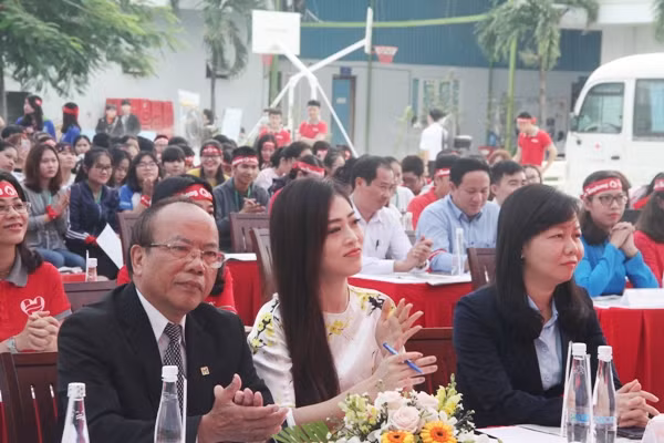 Những hình ảnh nổi bật trong ngày Chủ nhật Đỏ tại TP.HCM ảnh 3