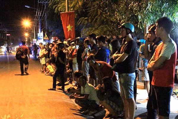 Ba ki ốt phát cháy trong đêm, cả khu phố náo loạn ảnh 6