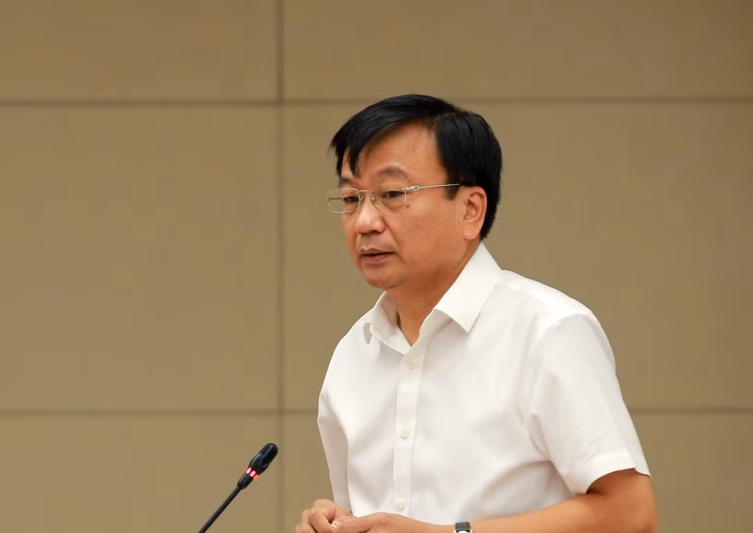 Thứ trưởng Bộ Giao thông vận tải Nguyễn Danh Huy báo cáo tại cuộc họp