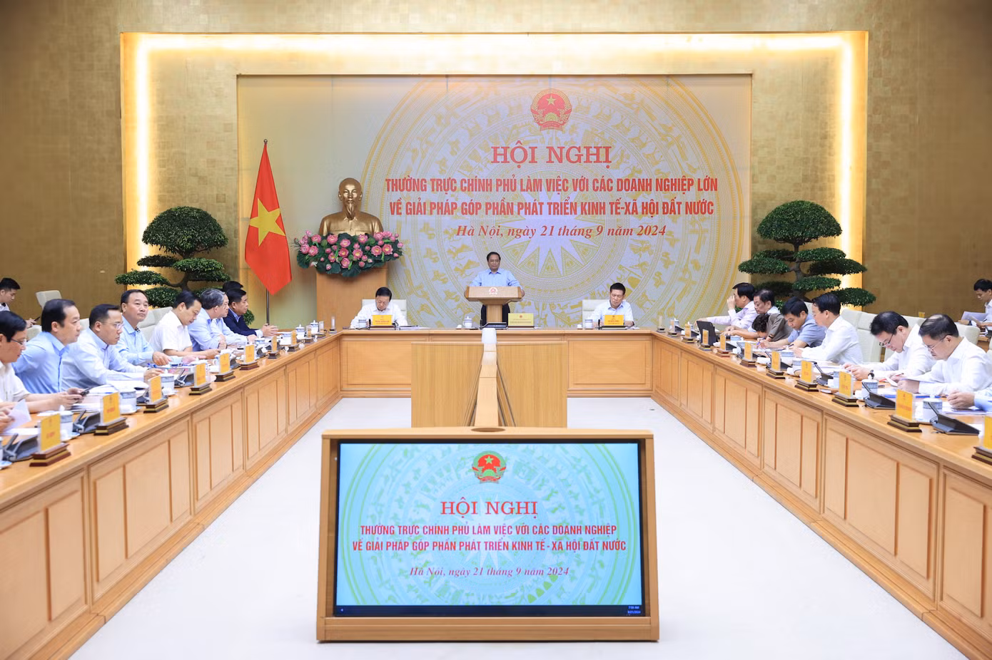 Hội nghị của Thường trực Chính phủ làm việc với các doanh nghiệp tư nhân lớn. Ảnh: Nhật Bắc.