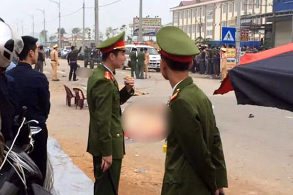 Xe khách đâm đoàn người đưa tang, ít nhất 7 người tử vong ảnh 3