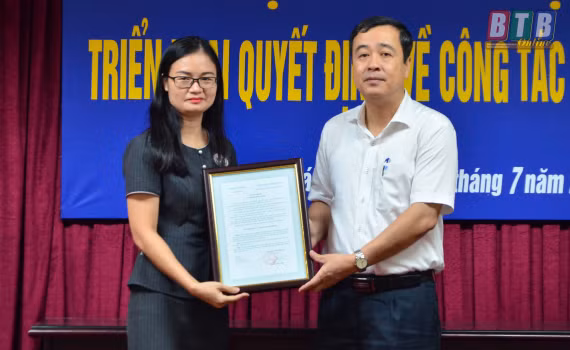 Kiện toàn nhân sự 10 địa phương ảnh 3