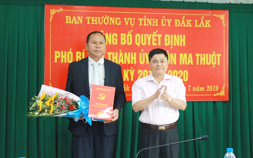 Kiện toàn nhân sự 10 địa phương ảnh 9