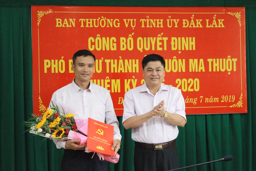 Kiện toàn nhân sự 10 địa phương ảnh 10