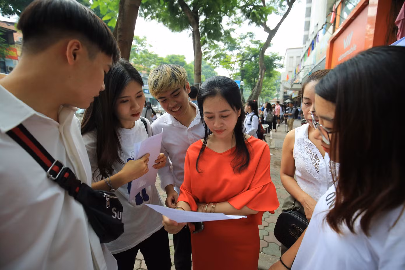 Nỗ lực của nam sinh Huế: Làm bài thi trên xe lăn ảnh 4