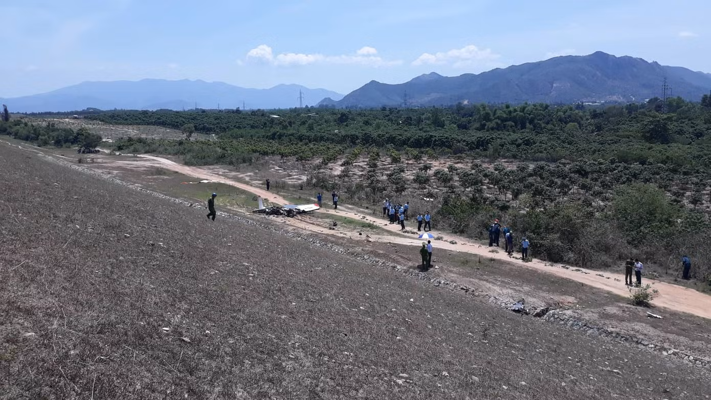 Máy bay quân sự rơi ở Khánh Hoà, hai phi công tử nạn ảnh 1