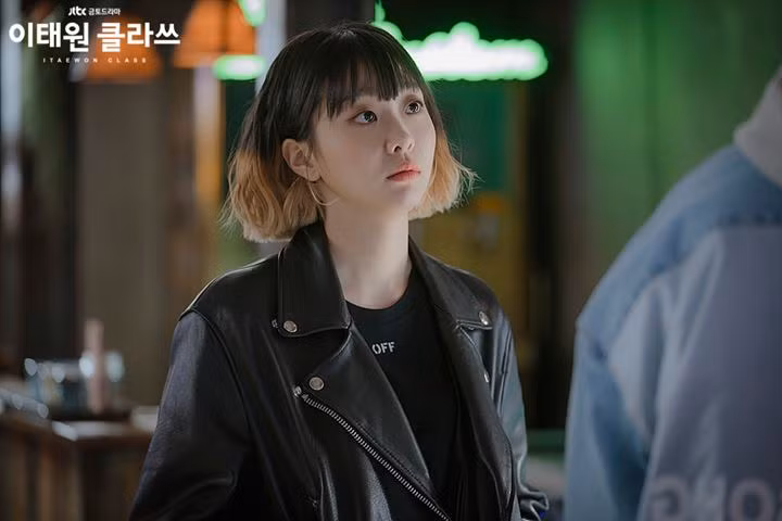 Kiểu nhuộm tóc ombre giống Yi Seo từng gây sốt một thời gian dài.