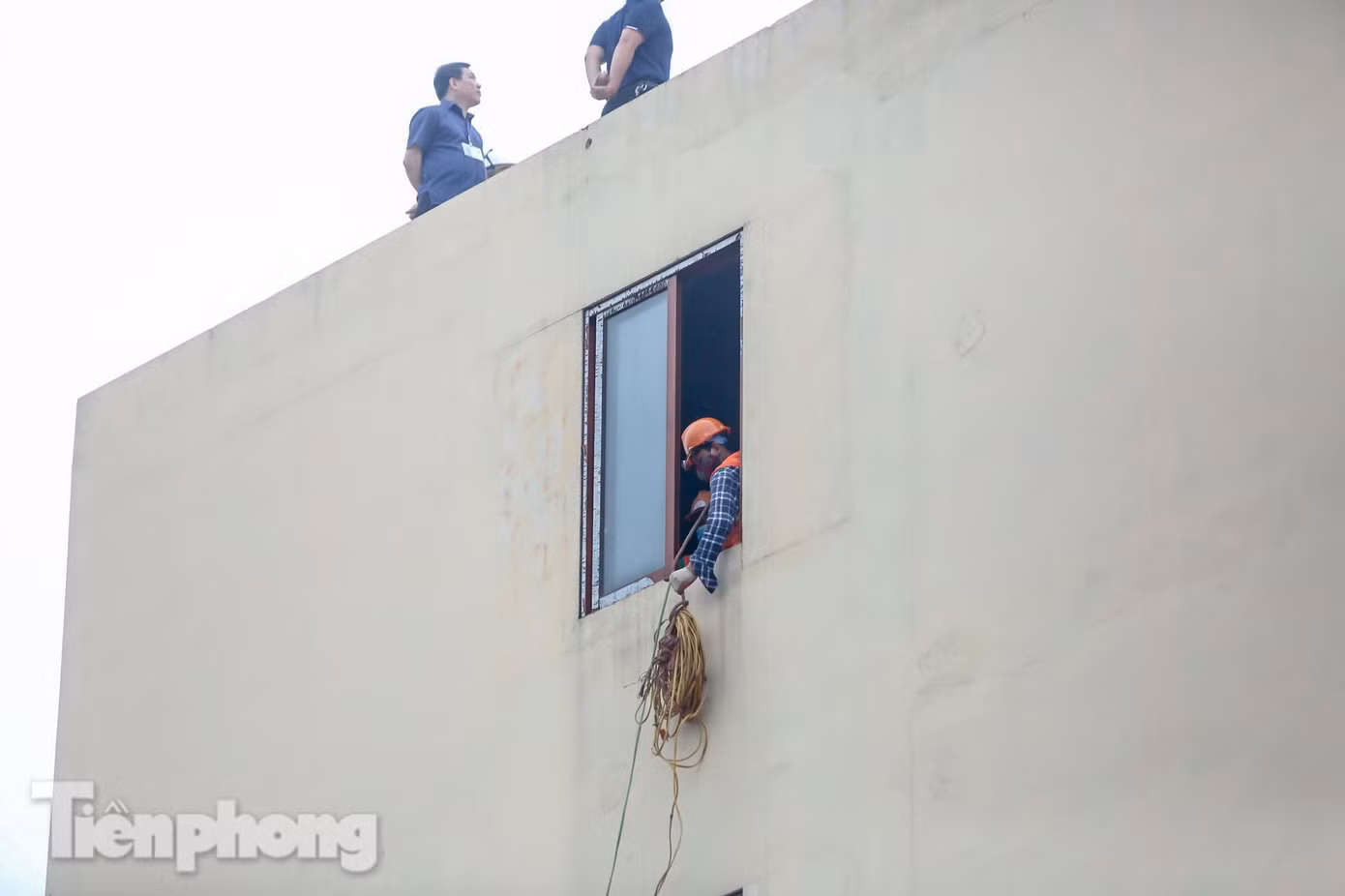 Ngày 23/5/2022, Thanh tra quận phối hợp với các phòng ban chuyên môn mời công dân đến trao đổi làm rõ nội dung đơn. Tuy nhiên, công dân vắng mặt không có lý do, do đó buổi tiếp hướng dẫn và làm rõ nội dung đơn không thực hiện được.