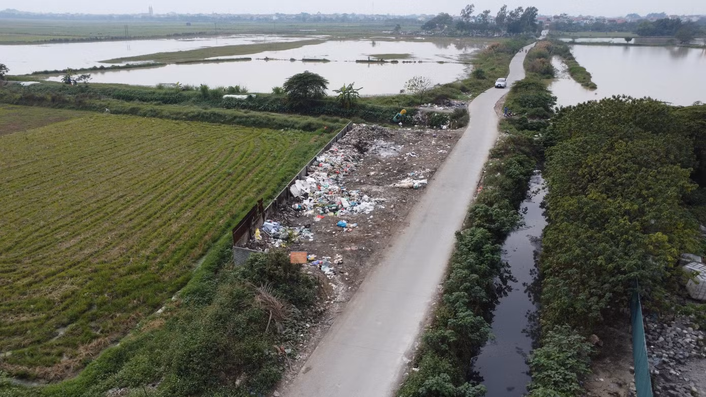 Lãnh đạo xã Bích Hòa cho biết, xã đã yêu cầu lực lượng công an, dân phòng xã kiểm tra liên tục để không phát sinh đổ trộm rác thải tại đây