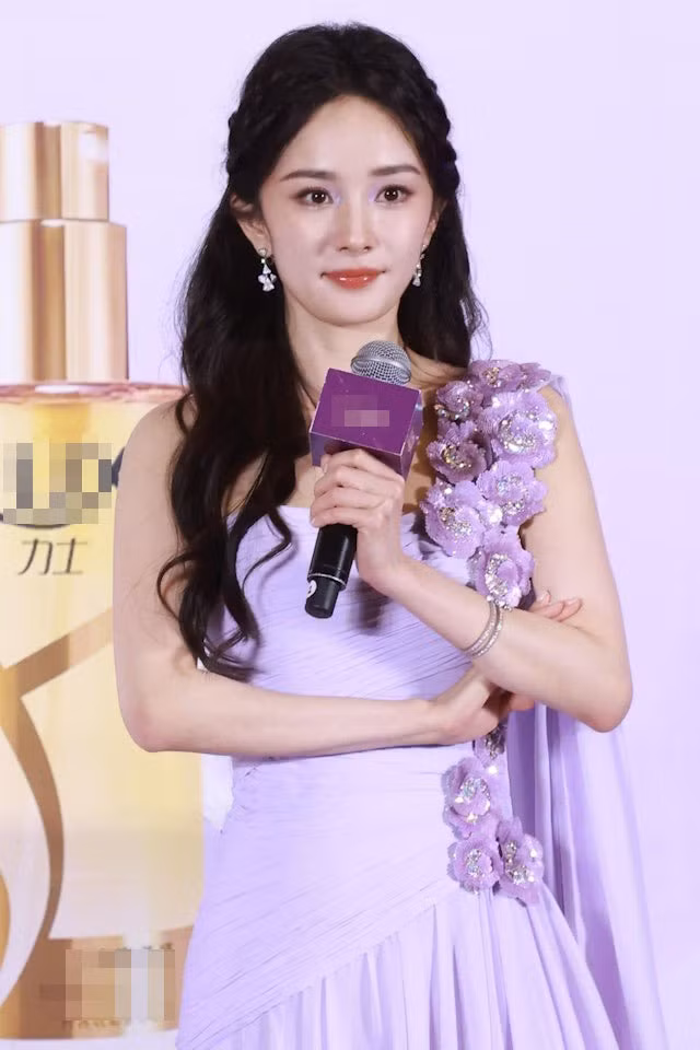 Dương Mịch xinh đẹp trong sự kiện nhãn hàng.
