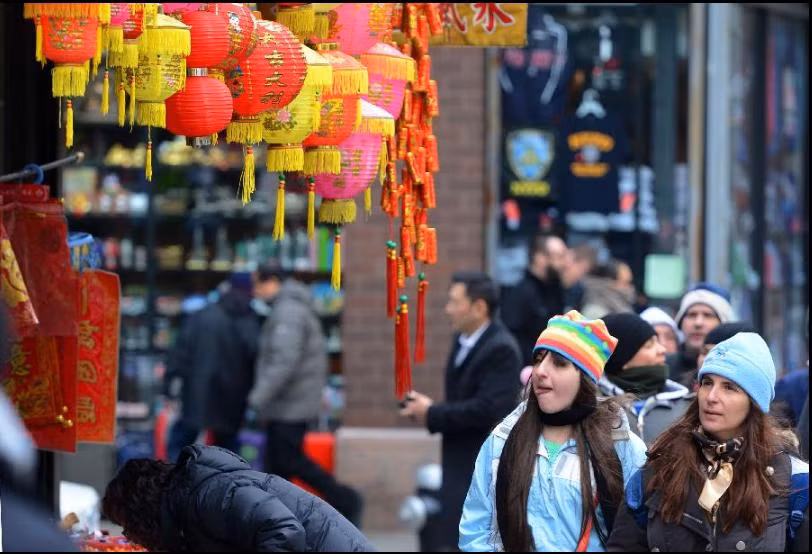 Khu phố người Trung Quốc tại thành phố New York, Mỹ cũng nhộn nhịp đèn lồng