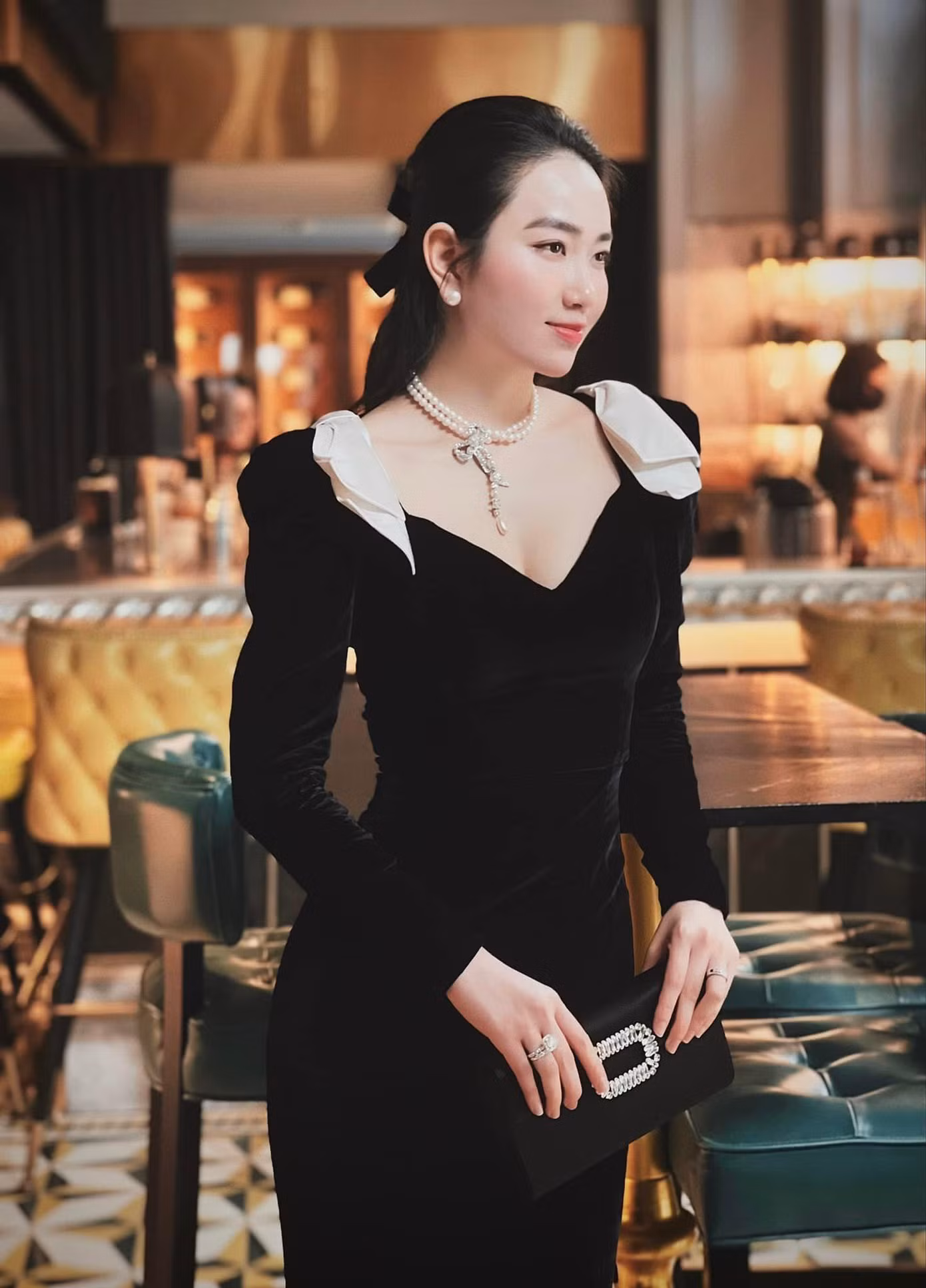 Người đẹp Phùng Lan Hương gây ấn tượng tại cuộc thi Hoa hậu Việt Nam 2016 nhờ vẻ đẹp sang trọng, quý phái.