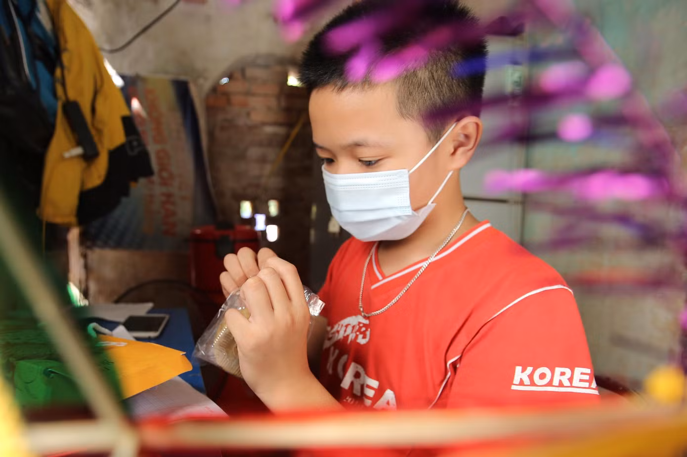 Hồi hộp bóc bánh
