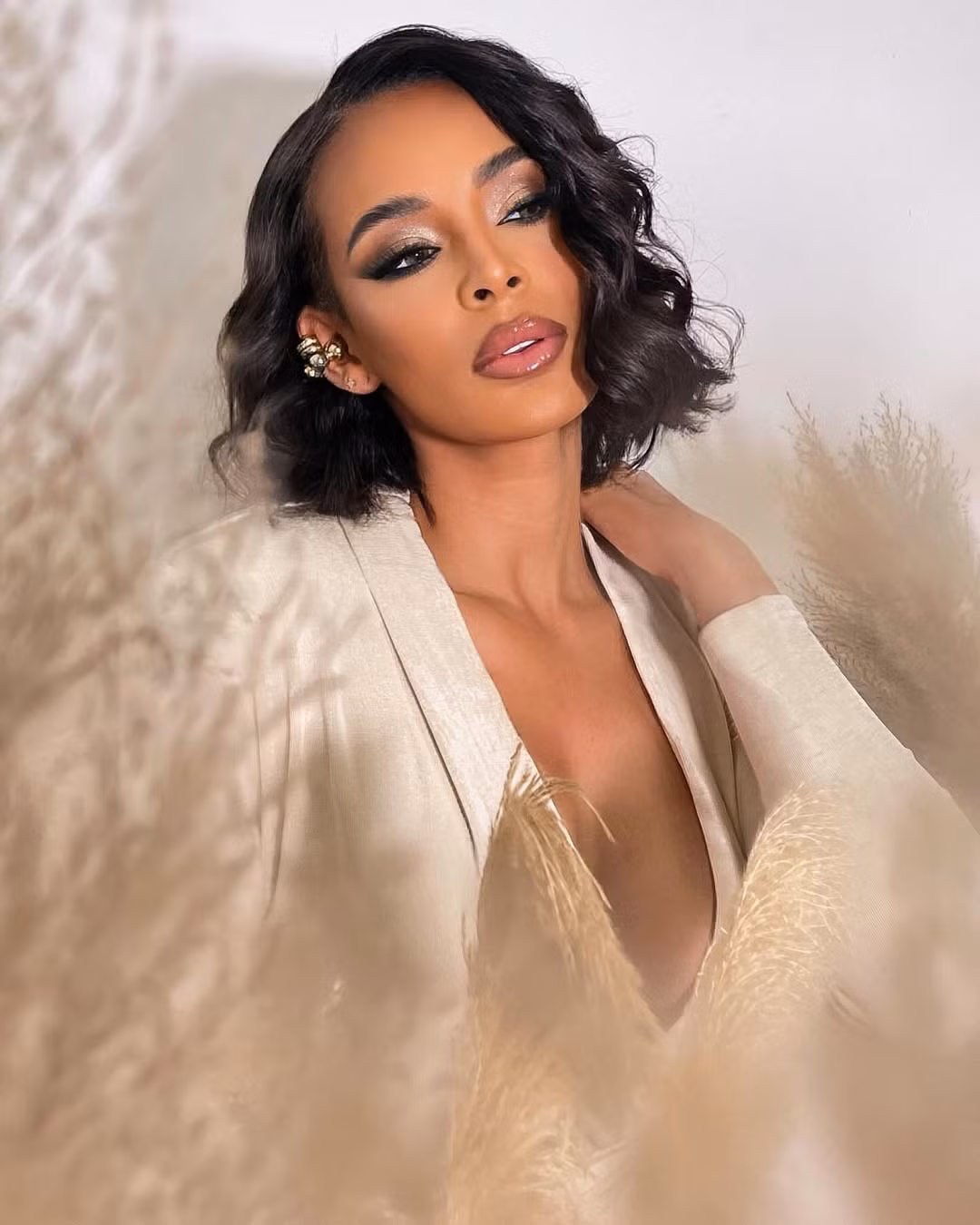 Madeline Mejía còn khoảng nửa năm trau dồi để chuẩn bị cho Miss Grand International 2025. Cô được nhiều fan sắc đẹp quê nhà kỳ vọng mang về thành tích cao cho Cộng hòa Dominica.