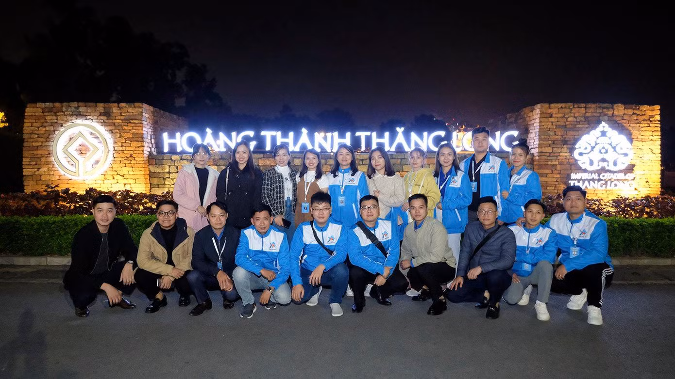 Tối 14/12, nằm trong chuỗi hoạt động trải nghiệm thuộc chương trình Đại hội toàn quốc Đoàn TNCS Hồ Chí Minh lần thứ XII, các đại biểu về dự Đại hội được tham dự chương trình Đêm giải mã Hoàng thành Thăng Long. Ảnh: Hoàng Mạnh Thắng