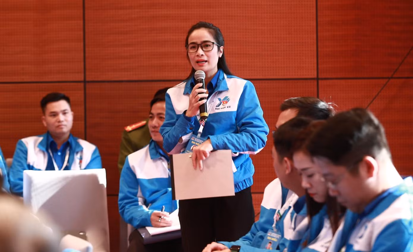 Bí thư Đoàn Ngân hàng Vietinbank Đoàn Thị Kiều Hương phát biểu ý kiến. Ảnh: Bảo Anh