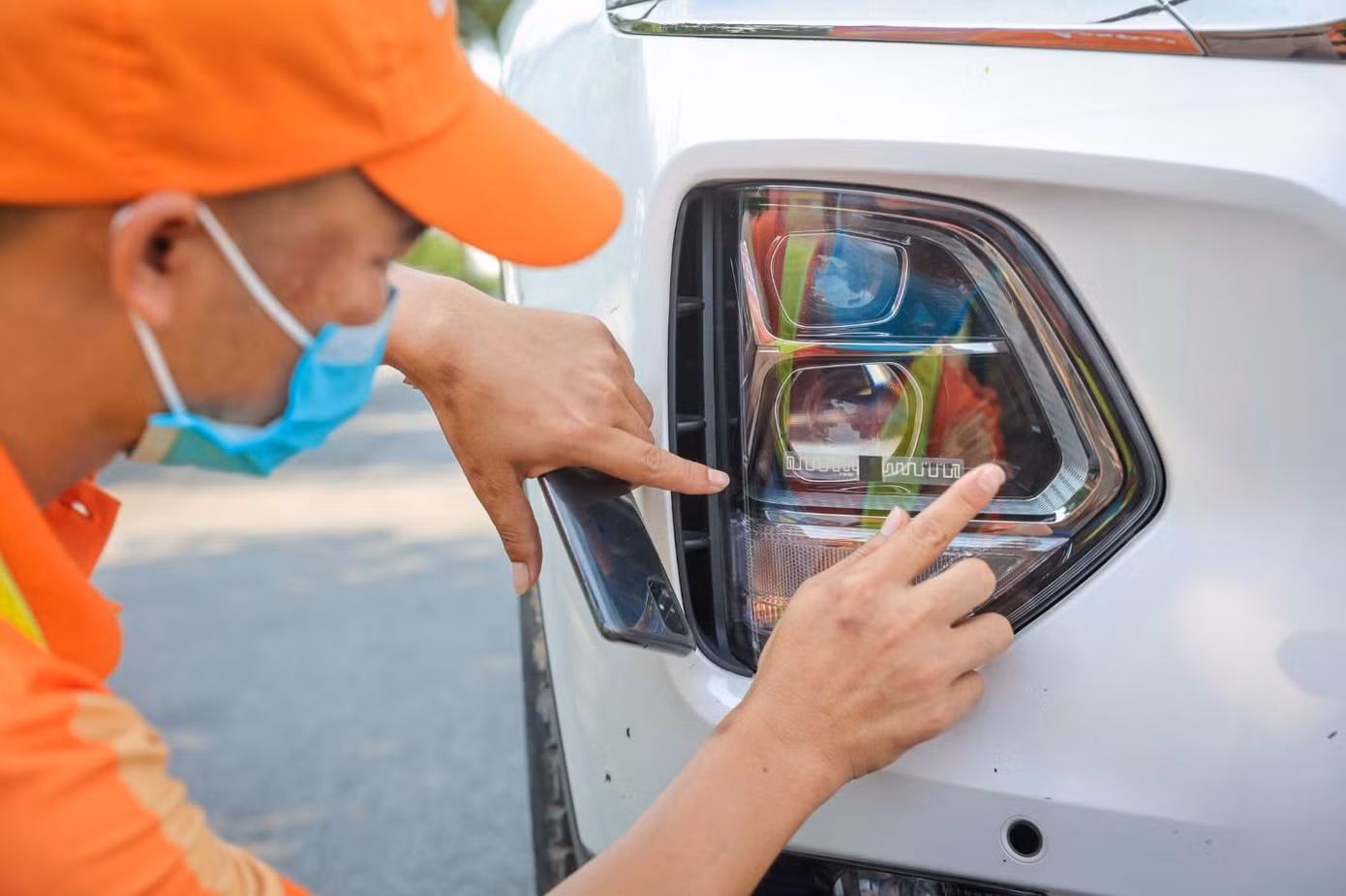Thẻ RFID thuận tiện cho việc lắp đặt, triển khai, chi phí cũng thấp hơn nhiều so với thiết bị OBU của công nghệ DSRC.