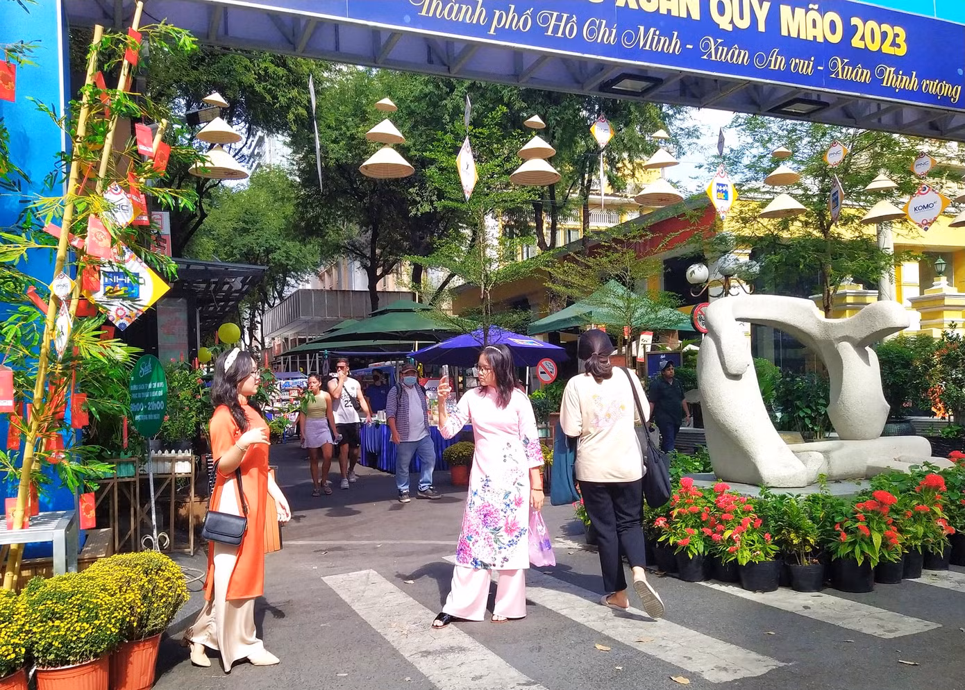 Mua sắm Tết và đi chơi xuân ở đường sách đã và đang trở thành một nét văn hóa tại TPHCM