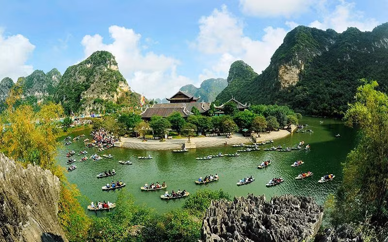Khu đô thị du lịch sinh thái, văn hoá, lịch sử và nghỉ dưỡng Ninh Bình tại xã Sơn Hà và xã Quảng Lạc (huyện Nho Quan) có diện tích lập quy hoạch dự kiến khoảng 1.100ha. Ảnh minh họa.